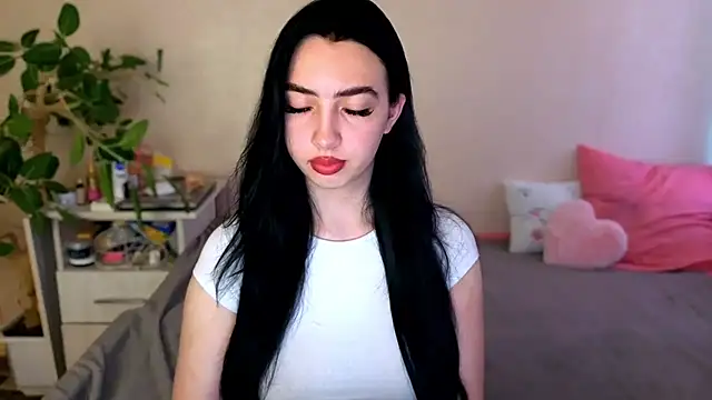 WildKittenX  online show from 06/25/26, 04:01