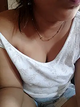 Snapshot of pallu_telgu_kannada chatting on 10/17/25, 07:00 pallu telgu kannada online show from 10/17/25, 07:00