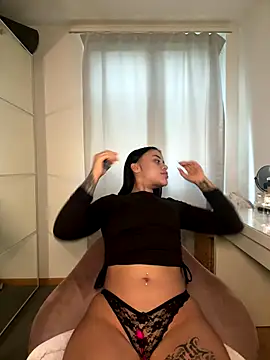 milabigassxoxo online show from 09/30/25, 12:21