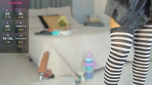 Sienna miller 27 online show from 09/13/25, 11:43