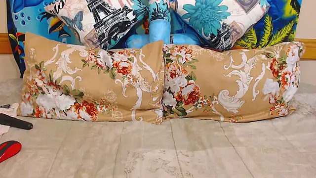 Snapshot of ChocolateClit chatting on 10/27/25, 05:17 ChocolateClit online show from 10/27/25, 05:17