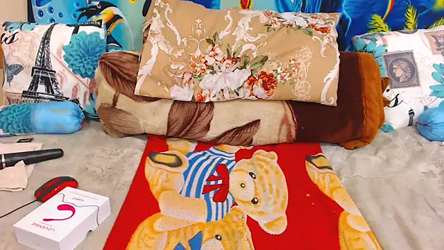 Snapshot of ChocolateClit chatting on 11/11/25, 04:40 ChocolateClit online show from 11/11/25, 04:40