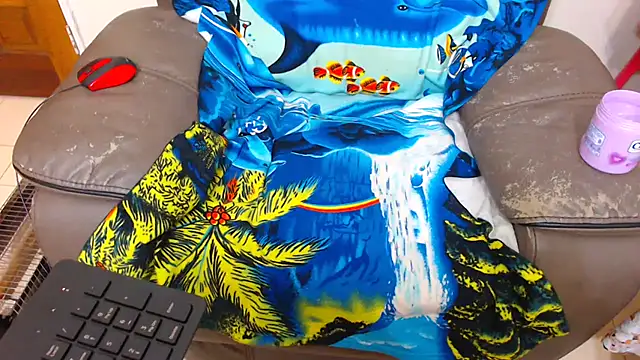 Snapshot of ChocolateClit chatting on 11/23/25, 04:01 ChocolateClit online show from 11/23/25, 04:01