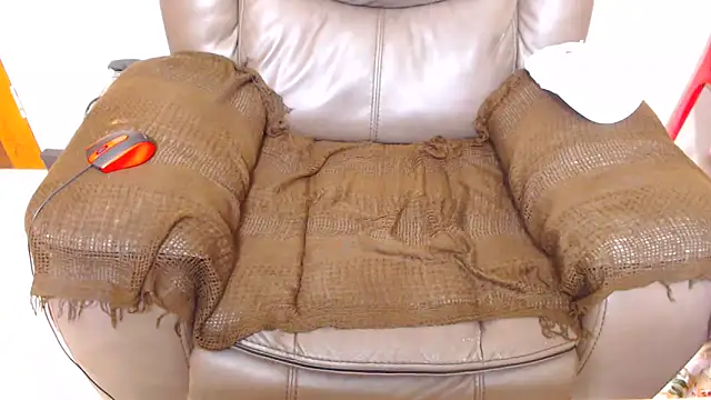 Snapshot of ChocolateClit chatting on 11/30/25, 03:38 ChocolateClit online show from 11/30/25, 03:38