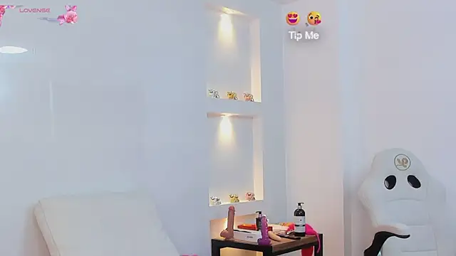 Snapshot of naomi_spark3 chatting on 03/18/25, 01:21 naomi spark3 online show from 03/18/25, 01:21