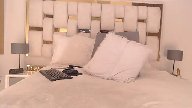 HotBellaMilf online show from 03/28/26, 01:49