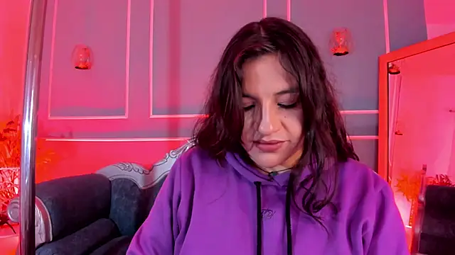 TaraTaylorr online show from 12/04/25, 02:43