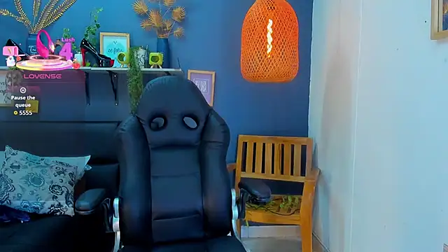 yessila parker online show from 03/03/26, 09:26