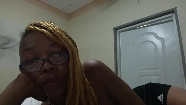 Ladyzee25 online show from 10/19/25, 09:21