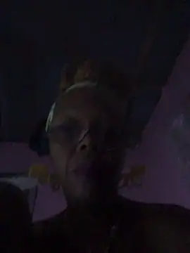 Snapshot of Ladyzee25 chatting on 11/17/25, 08:20 Ladyzee25 online show from 11/17/25, 08:20