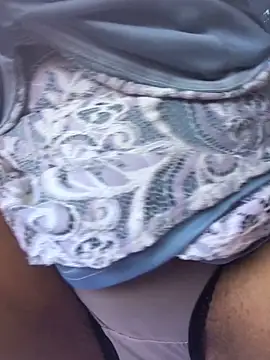 Snapshot of Ladyzee25 chatting on 11/18/25, 06:12 Ladyzee25 online show from 11/18/25, 06:12