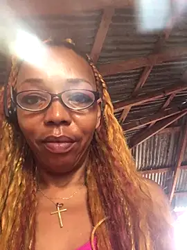 Snapshot of Ladyzee25 chatting on 11/27/25, 05:04 Ladyzee25 online show from 11/27/25, 05:04