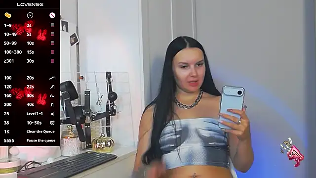 Snapshot of Miss_Vic chatting on 10/27/25, 03:38 Miss Vic online show from 10/27/25, 03:38