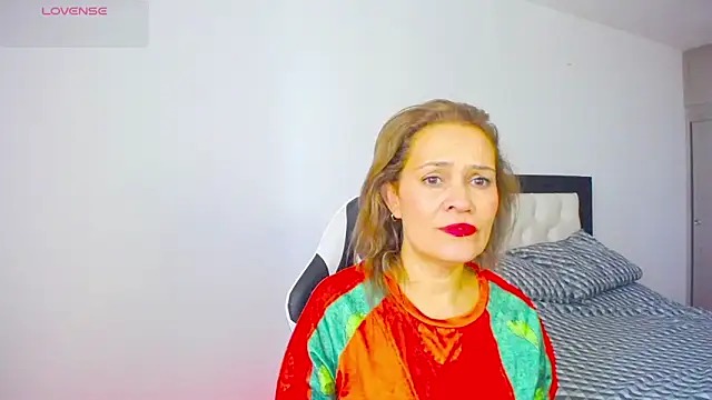 Snapshot of CarolinneFiotti chatting on 11/01/25, 01:13 CarolinneFiotti online show from 11/01/25, 01:13