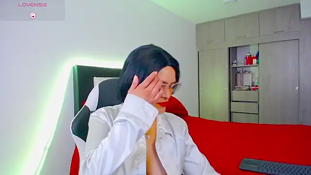 Snapshot of CarolinneFiotti chatting on 11/14/25, 02:16 CarolinneFiotti online show from 11/14/25, 02:16