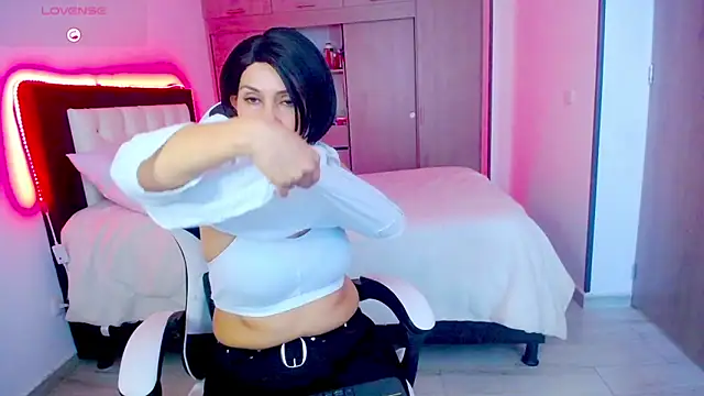 Snapshot of CarolinneFiotti chatting on 11/29/25, 03:59 CarolinneFiotti online show from 11/29/25, 03:59