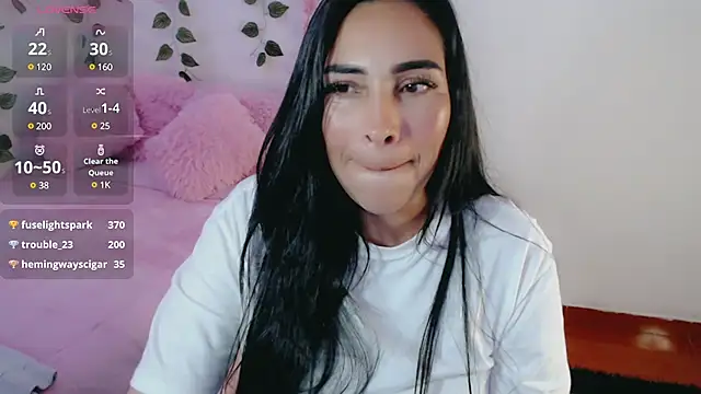 luna lgomez  online show from 03/01/25, 04:44