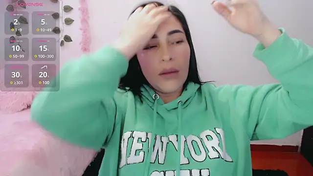 luna lgomez  online show from 03/13/25, 11:19