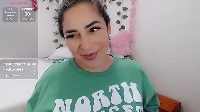 luna lgomez  online show from 03/18/25, 02:15