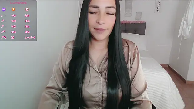 luna lgomez  online show from 10/01/25, 01:39