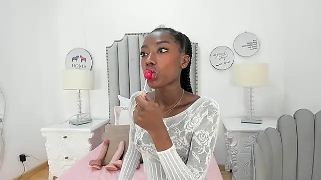 Snapshot of SamantaMarquez chatting on 10/17/25, 08:11 SamantaMarquez online show from 10/17/25, 08:11