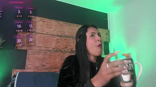 Snapshot of Fernanda_liie_ chatting on 06/24/26, 12:37 Fernanda liie online show from 06/24/26, 12:37