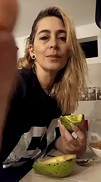 Sara Valkyri online show from 03/08/25, 04:12