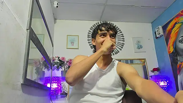 Snapshot of heiker_ chatting on 03/19/25, 02:16 heiker  online show from 03/19/25, 02:16