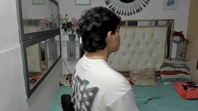 Snapshot of heiker_ chatting on 10/09/25, 02:42 heiker  online show from 10/09/25, 02:42