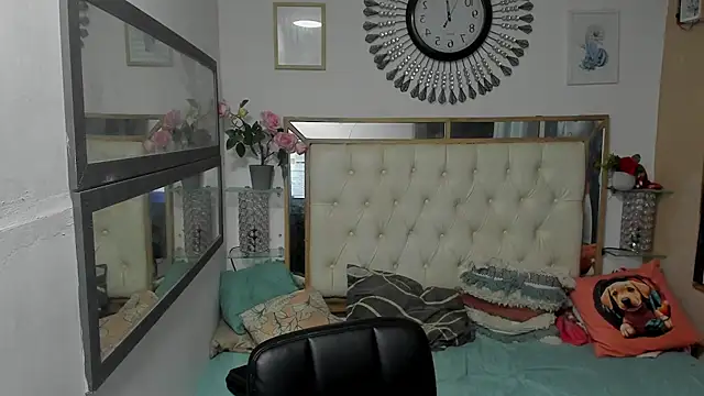 Snapshot of heiker_ chatting on 10/18/25, 02:36 heiker  online show from 10/18/25, 02:36