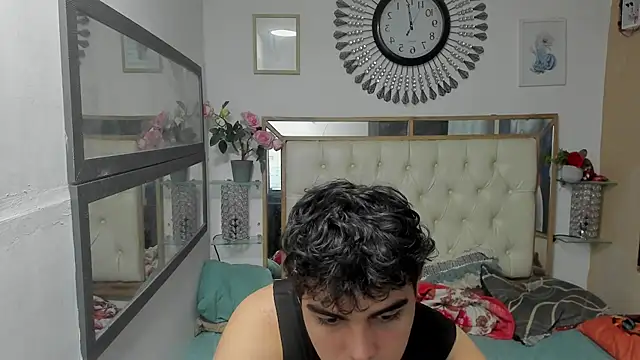 Snapshot of heiker_ chatting on 10/19/25, 03:18 heiker  online show from 10/19/25, 03:18