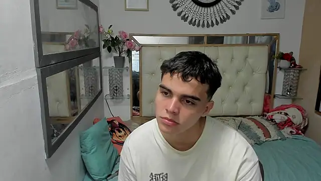 Snapshot of heiker_ chatting on 10/28/25, 02:59 heiker  online show from 10/28/25, 02:59