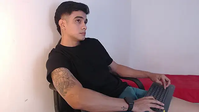 Snapshot of adam_levis17 chatting on 09/17/25, 05:09 adam levis17 online show from 09/17/25, 05:09