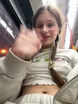 Snapshot of melicious_ chatting on 03/07/25, 04:11 melicious online show from 03/07/25, 04:11