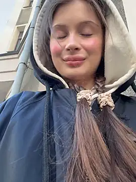 Snapshot of melicious_ chatting on 03/09/25, 10:19 melicious online show from 03/09/25, 10:19