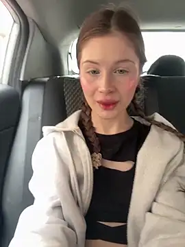 Snapshot of melicious_ chatting on 03/16/25, 10:44 melicious online show from 03/16/25, 10:44