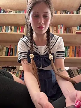 Snapshot of melicious_ chatting on 10/18/25, 09:43 melicious online show from 10/18/25, 09:43