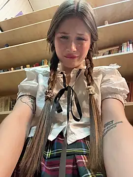 Snapshot of melicious_ chatting on 12/01/25, 05:56 melicious online show from 12/01/25, 05:56