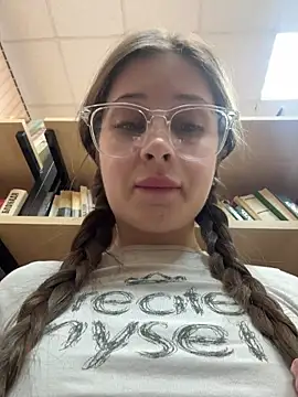 Snapshot of melicious_ chatting on 02/18/26, 06:42 melicious online show from 02/18/26, 06:42