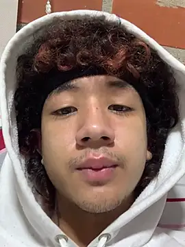 Snapshot of chillcol chatting on 03/15/25, 09:41 chillcol online show from 03/15/25, 09:41