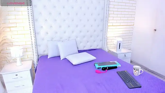 Emilly wilson  online show from 11/21/25, 11:53