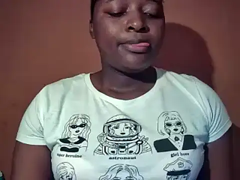 Snapshot of sexyhips2001 chatting on 10/14/25, 05:36 sexyhips2001 online show from 10/14/25, 05:36