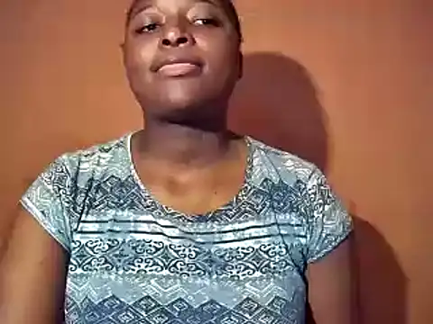 Snapshot of sexyhips2001 chatting on 10/17/25, 05:04 sexyhips2001 online show from 10/17/25, 05:04