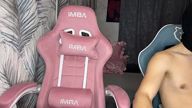 Snapshot of LallyRose69 chatting on 12/20/25, 01:07 LallyRose69 online show from 12/20/25, 01:07