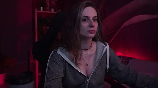 Snapshot of OliviaMcClean chatting on 11/22/25, 05:39 OliviaMcClean online show from 11/22/25, 05:39