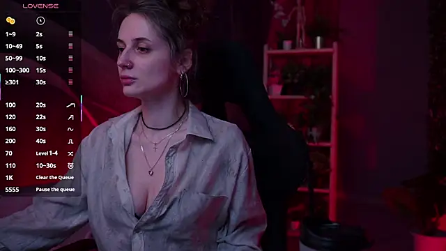 Snapshot of OliviaMcClean chatting on 11/23/25, 11:37 OliviaMcClean online show from 11/23/25, 11:37