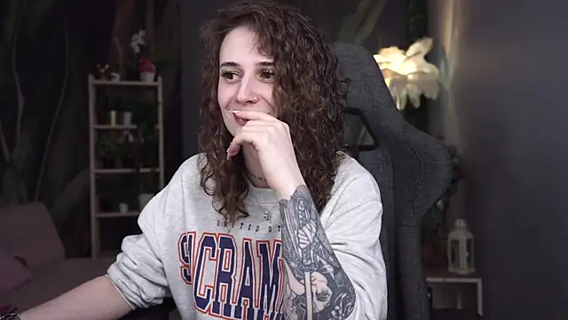 Snapshot of OliviaMcClean chatting on 04/30/26, 11:20 OliviaMcClean online show from 04/30/26, 11:20