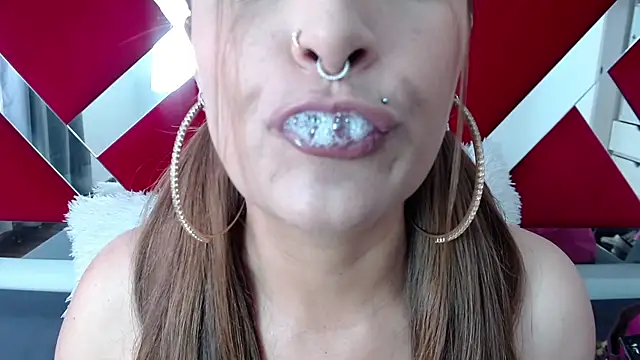 nicollewayne10 online show from 10/07/25, 06:27