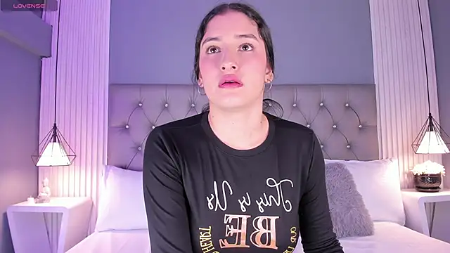 Snapshot of ValeriMilton chatting on 03/22/25, 11:42 ValeriMilton online show from 03/22/25, 11:42