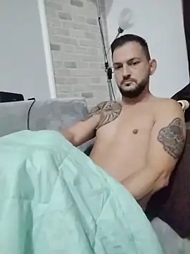 Snapshot of iurinicola chatting on 10/27/25, 12:47 iurinicola online show from 10/27/25, 12:47